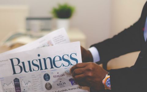 هیلاری کلینتون با شلوار سفید در مراسم تحلیف ترامپ