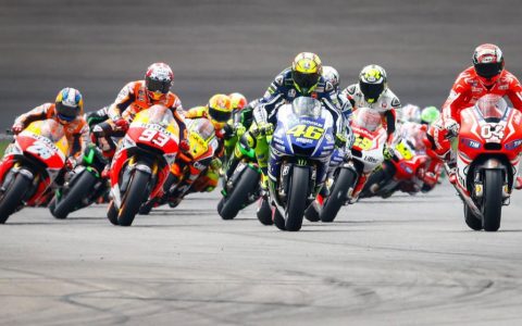 وینالس برای روسی سخت تر از لورنزو است – رئیس سوزوکی MotoGP